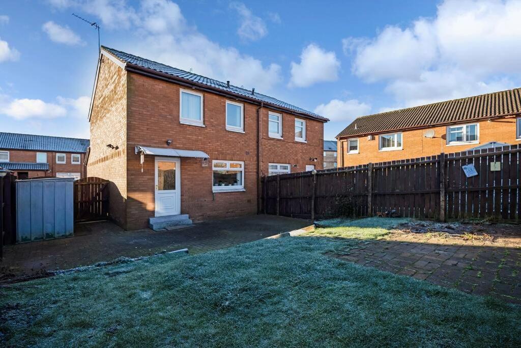 Stylish 2-bed House Private Driveway Apartment